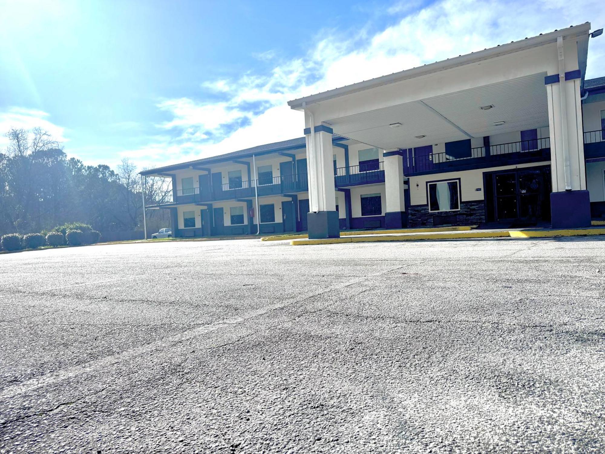 Days Inn By Wyndham Lavonia Exterior photo