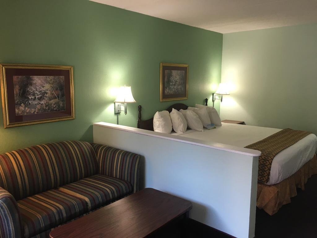 Days Inn By Wyndham Lavonia Exterior photo