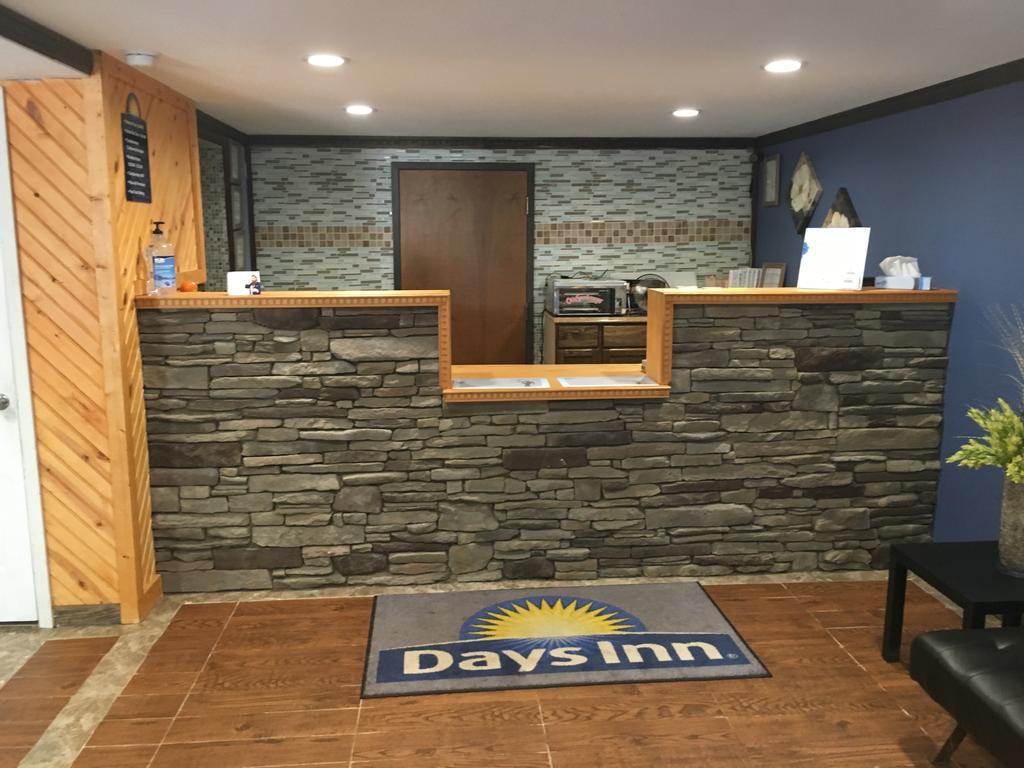 Days Inn By Wyndham Lavonia Exterior photo
