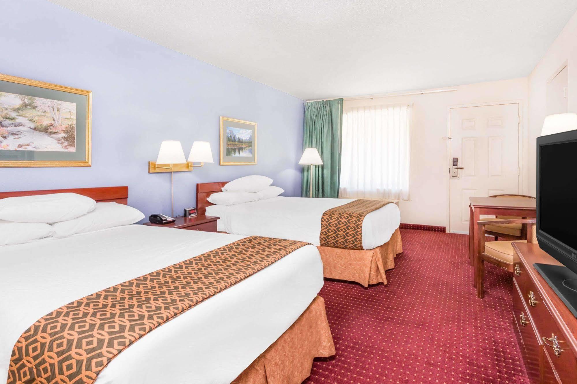 Days Inn By Wyndham Lavonia Exterior photo