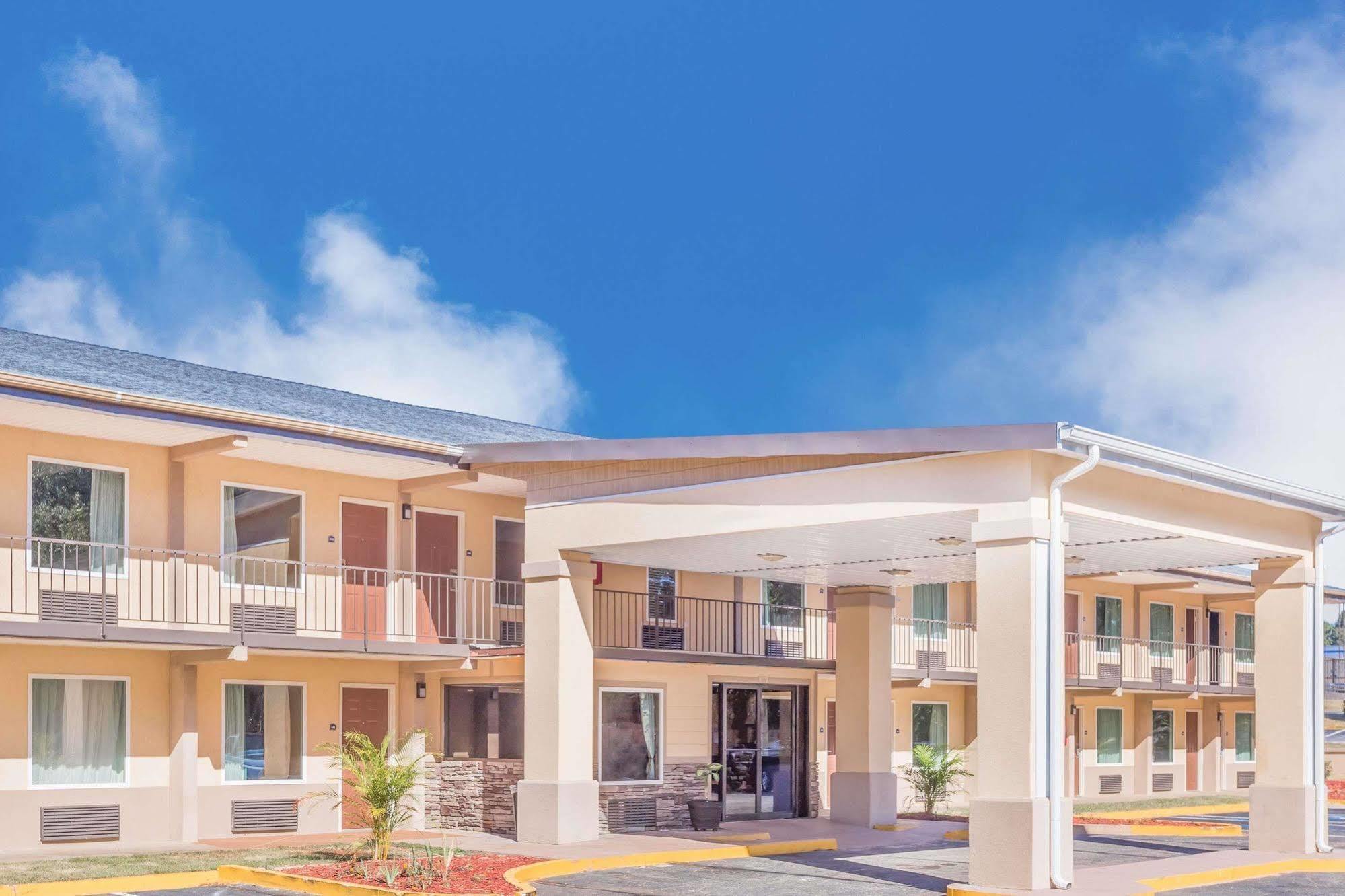 Days Inn By Wyndham Lavonia Exterior photo